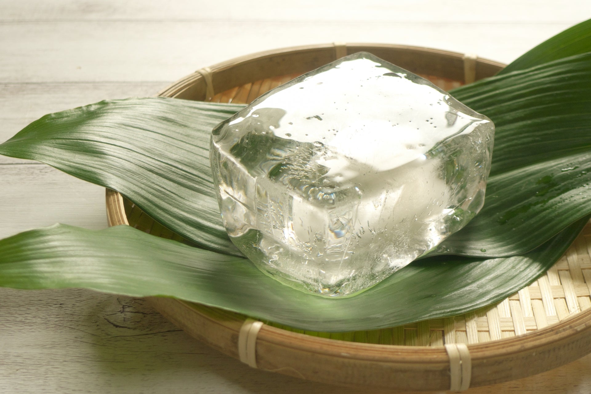 笹の葉と氷