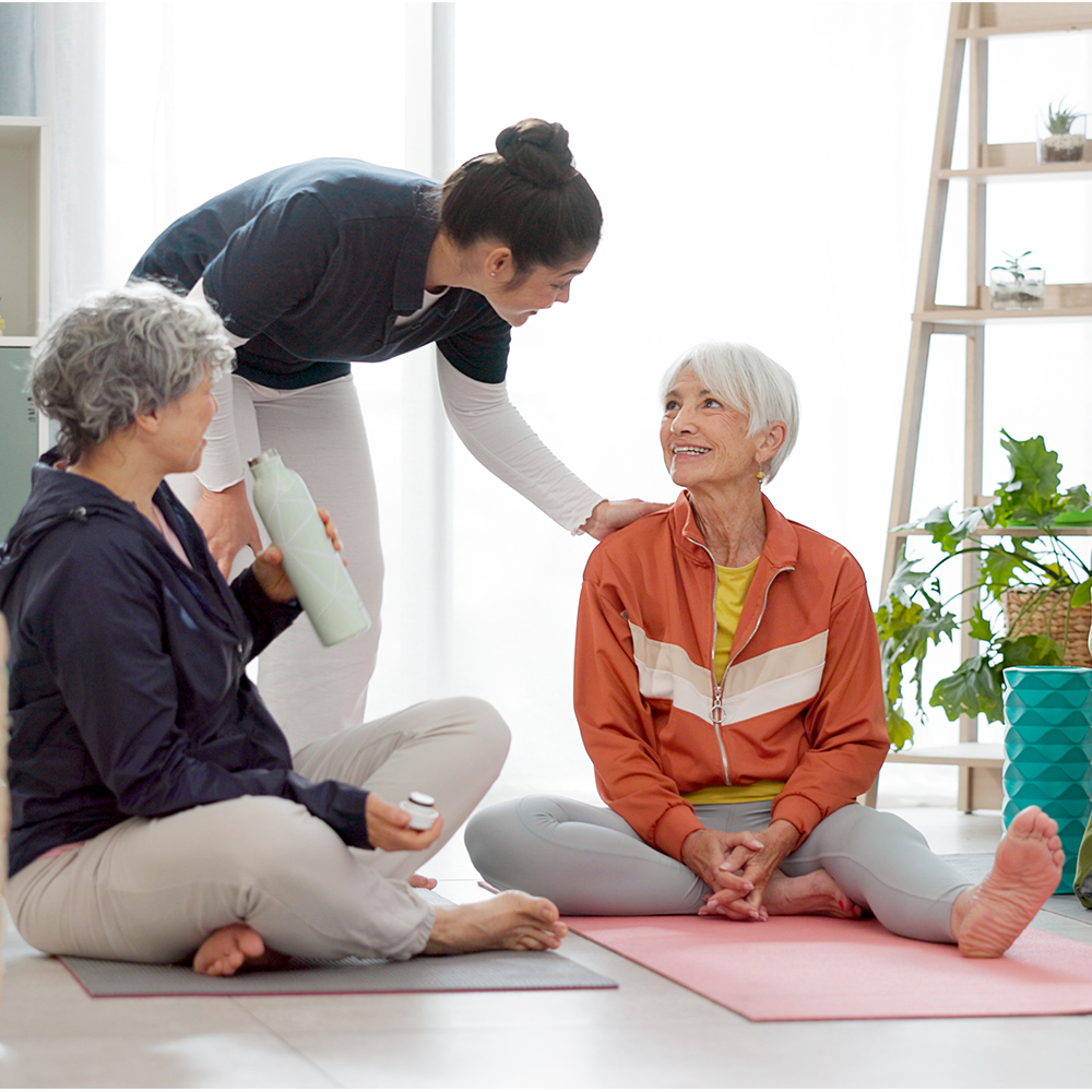 シニアヨガ指導者養成講座(2026/12/2, 12/9, 12/16)