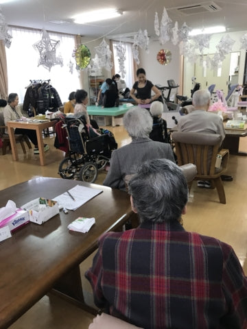 シニア(高齢者)の方へボランティア活動をさせていただいています。